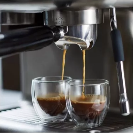 Cafetera Espresso Oster 1.600W